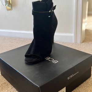 Bcbg Suede zip up bootie